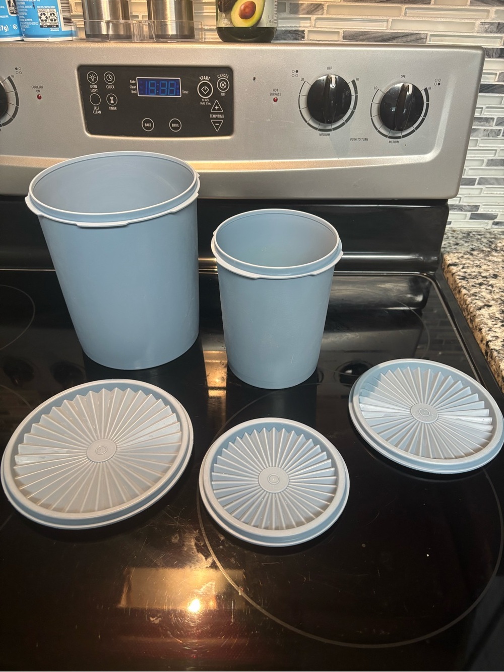 Vintage stacking Tupperware. 2 full sets. 1 just lid. 5 pieces total